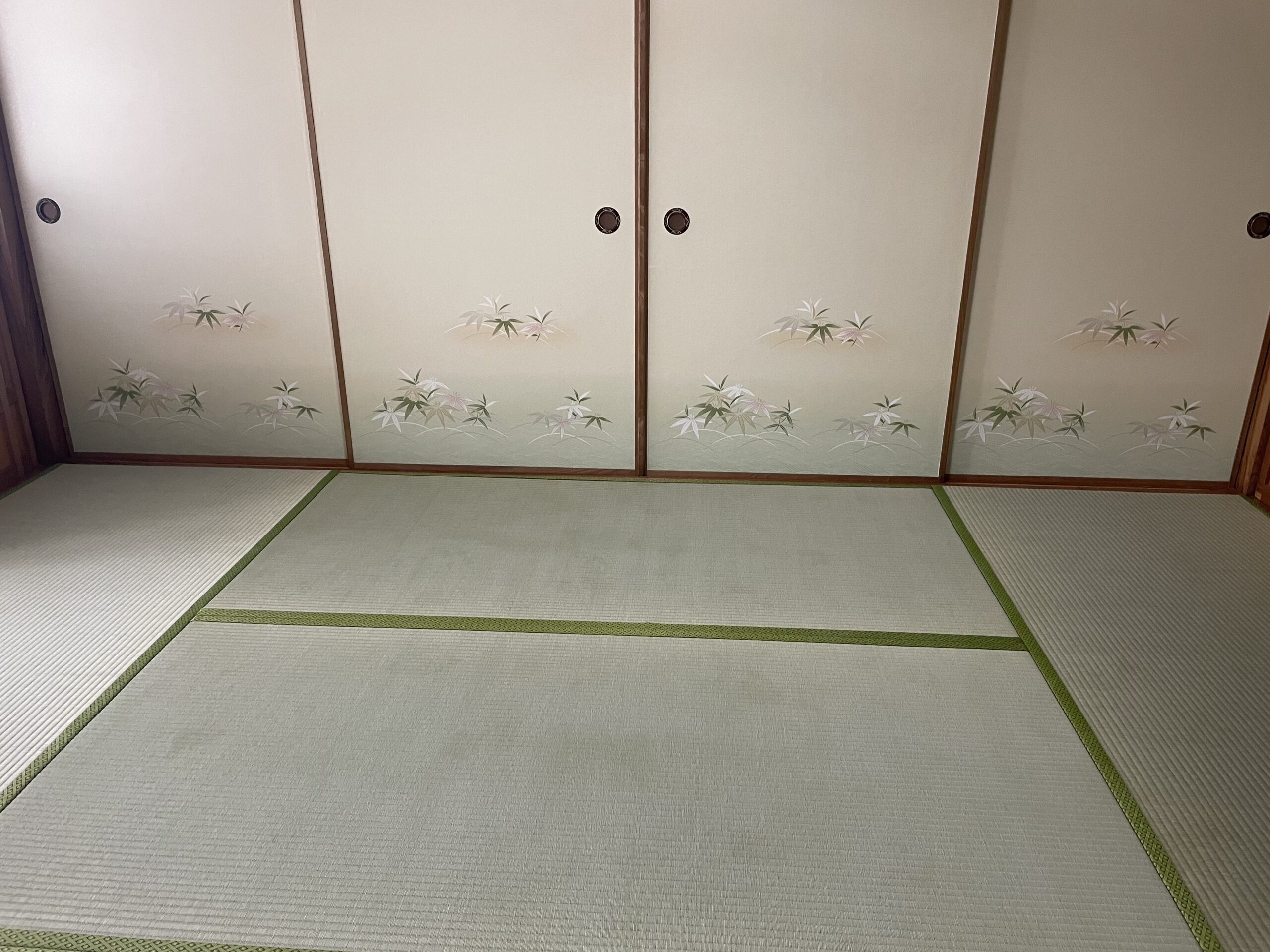 畳表は熊本県産イグサを使用しています。目の詰まった綺麗な表です。